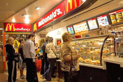 mcdonalds-hamburger-bar-hobart-tasmania-australia-a08h1c.jpg